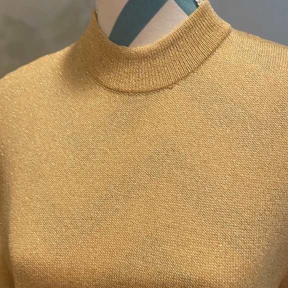 St.John Basics  By Marie Gray Top  
Size M
Not Sure Of Fabric - Picture 2 of 6